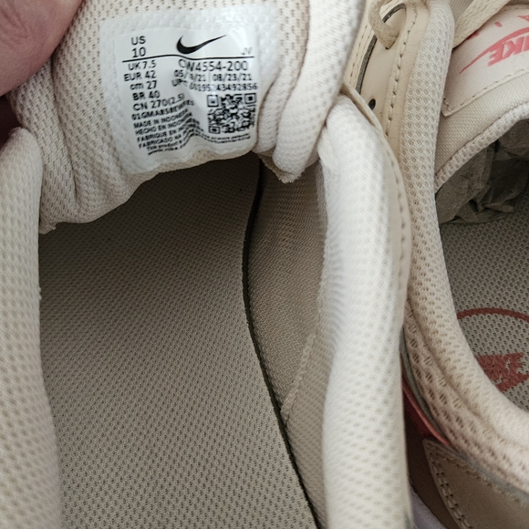 Nike Women's Tan and Pink Sneakers Size 10 - Picture 8 of 9